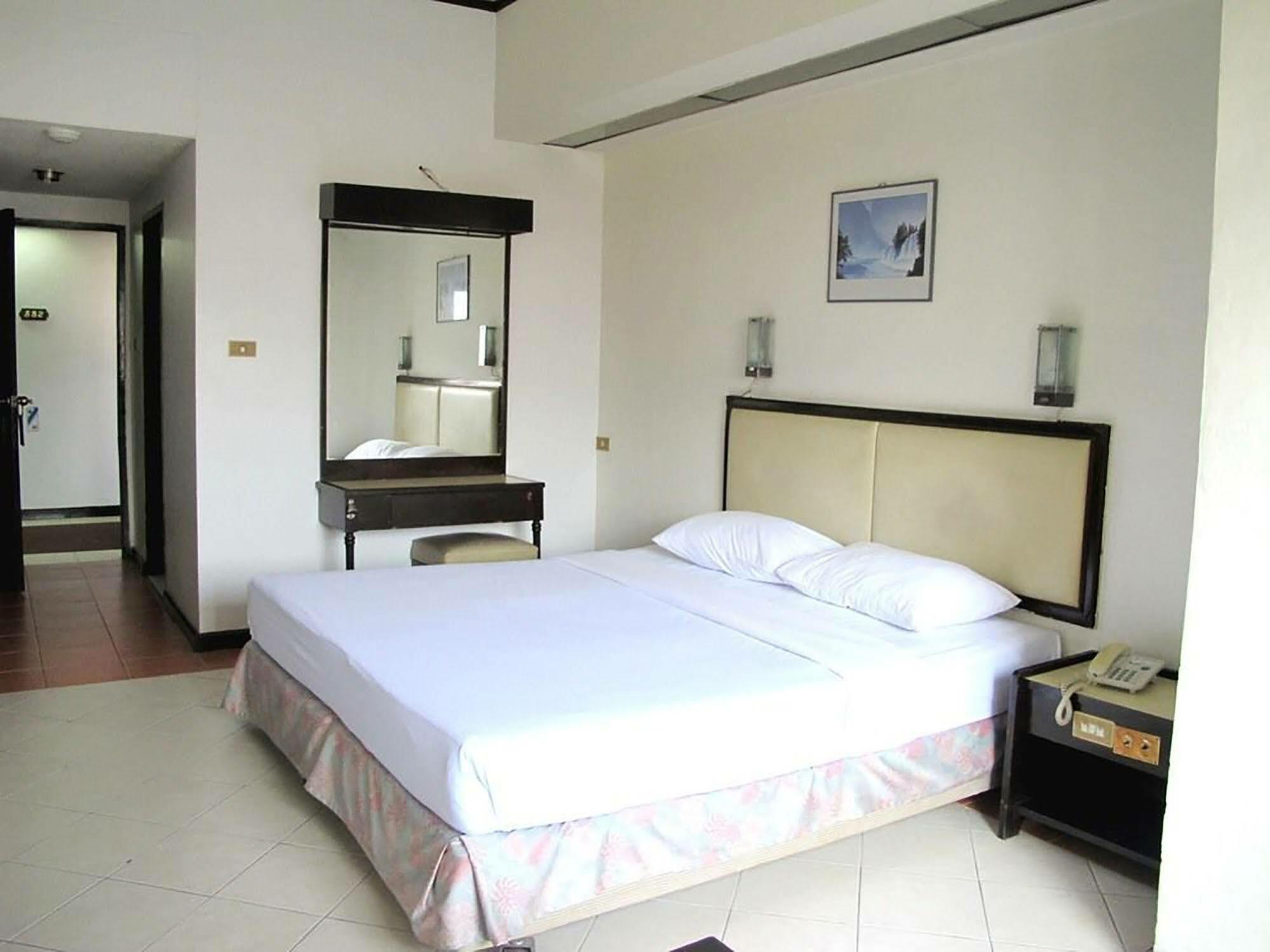 Diamond Beach Hotel Pattaya Exterior photo