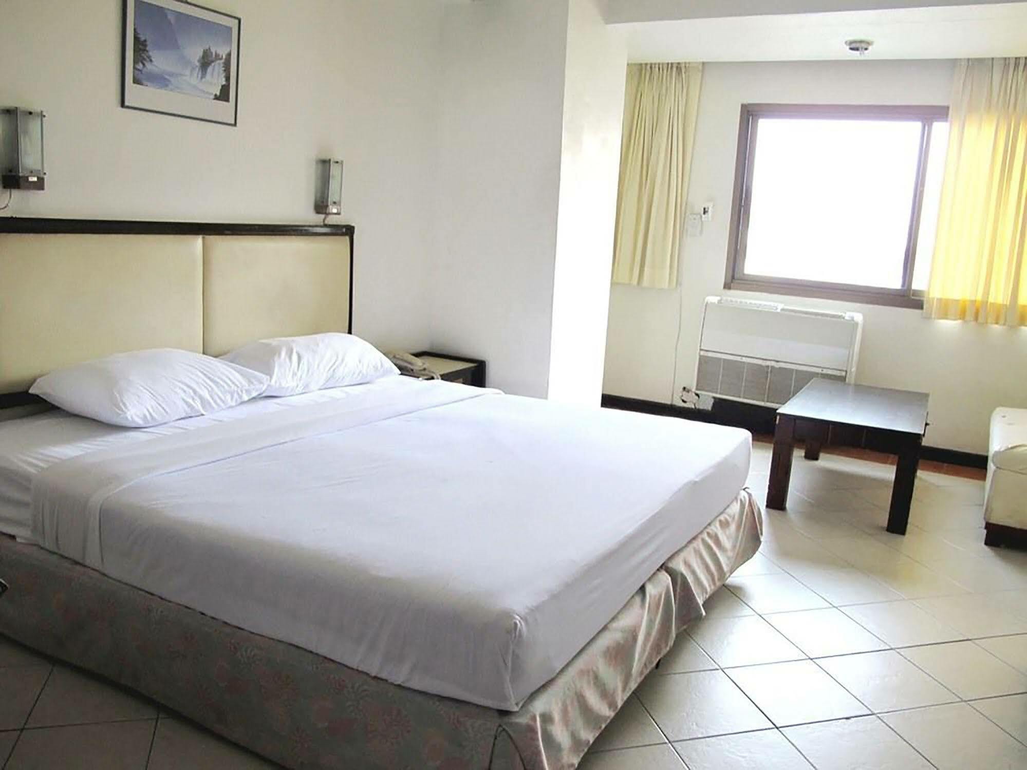 Diamond Beach Hotel Pattaya Exterior photo