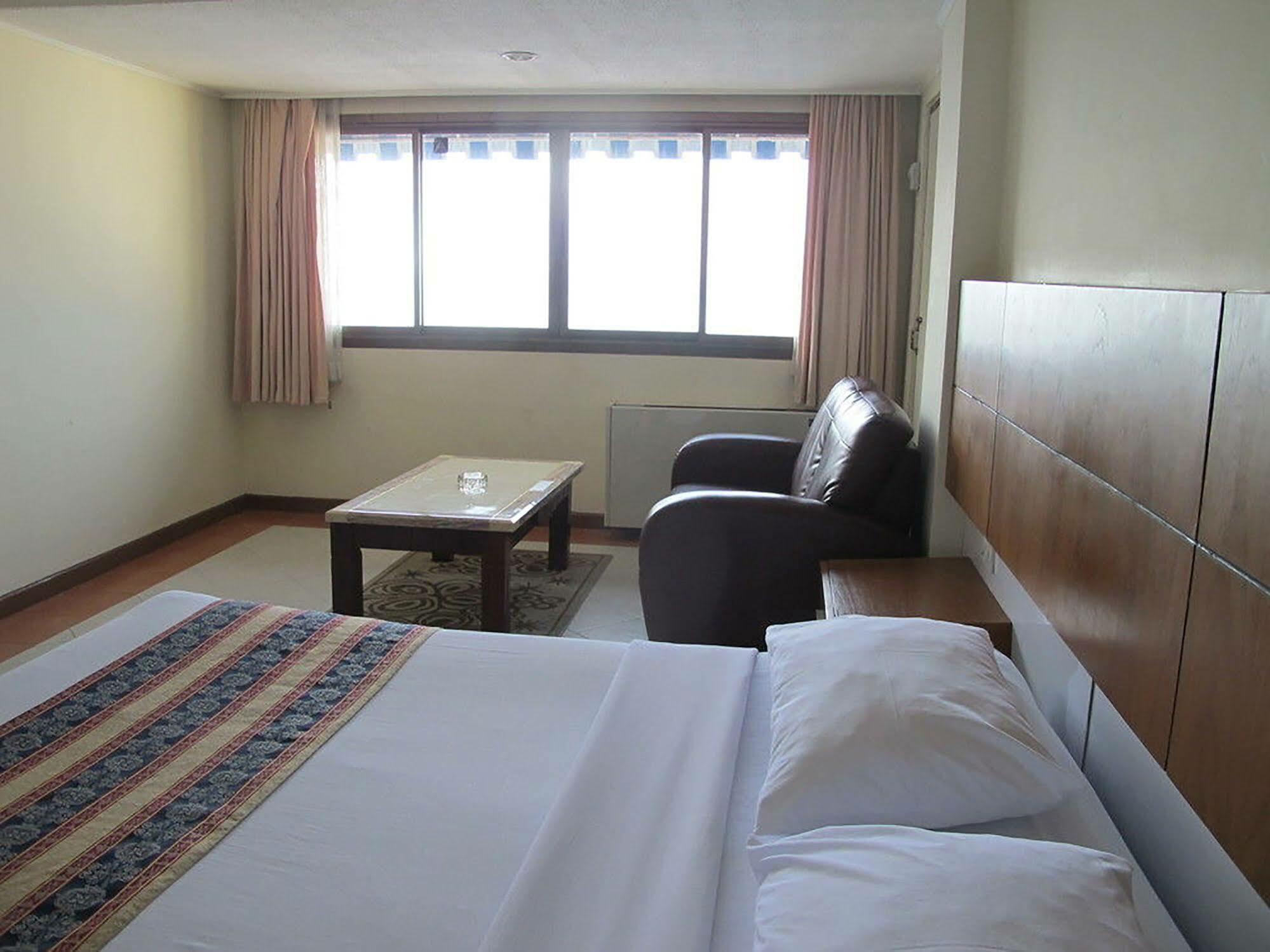 Diamond Beach Hotel Pattaya Exterior photo